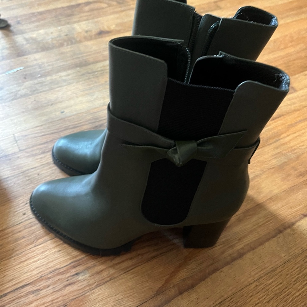 Alexandre Birman Clarita Chelsea Heeled Boots with Chunky Heel - Picture 5 of 10